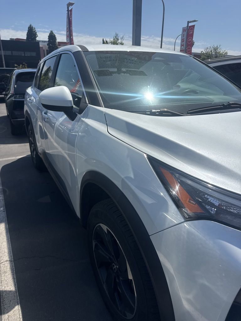 Certified 2024 Nissan Rogue SV FWD image 6