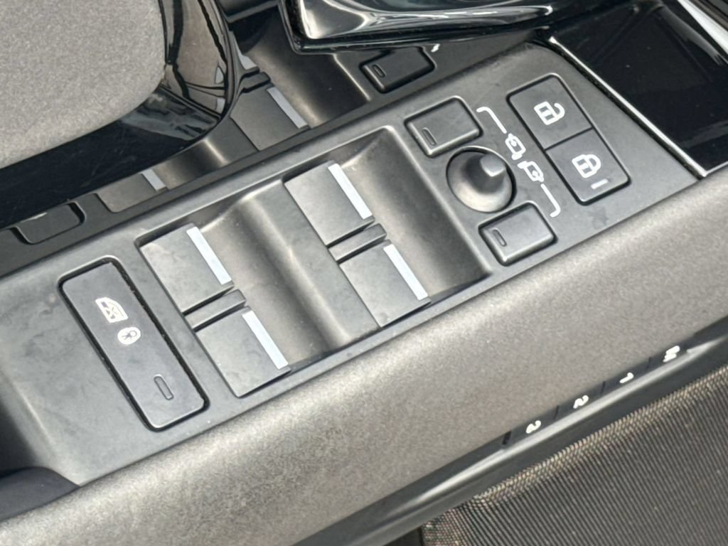 Used 2024 Land Rover Range Rover Evoque S AWD/4WD image 16