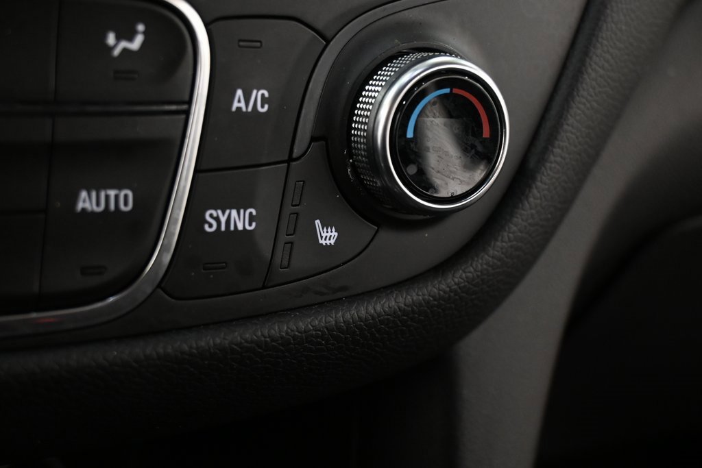 Used 2019 Chevrolet Equinox LT w/ Driver Convenience Package image 18