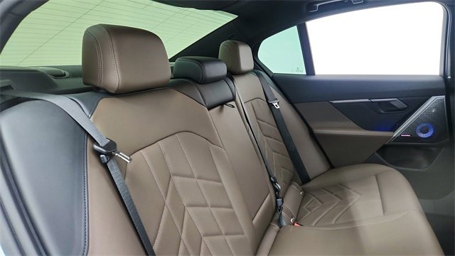 Used 2024 BMW 530i xDrive image 25