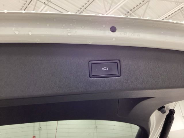 Certified 2023 Volkswagen Tiguan SE R-Line image 23