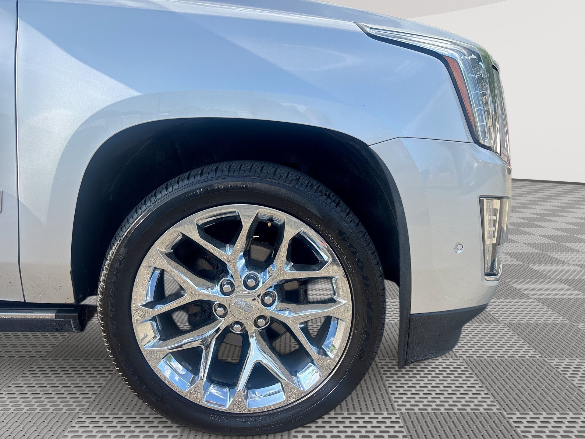 Used 2020 Cadillac Escalade ESV Premium Luxury RWD image 29