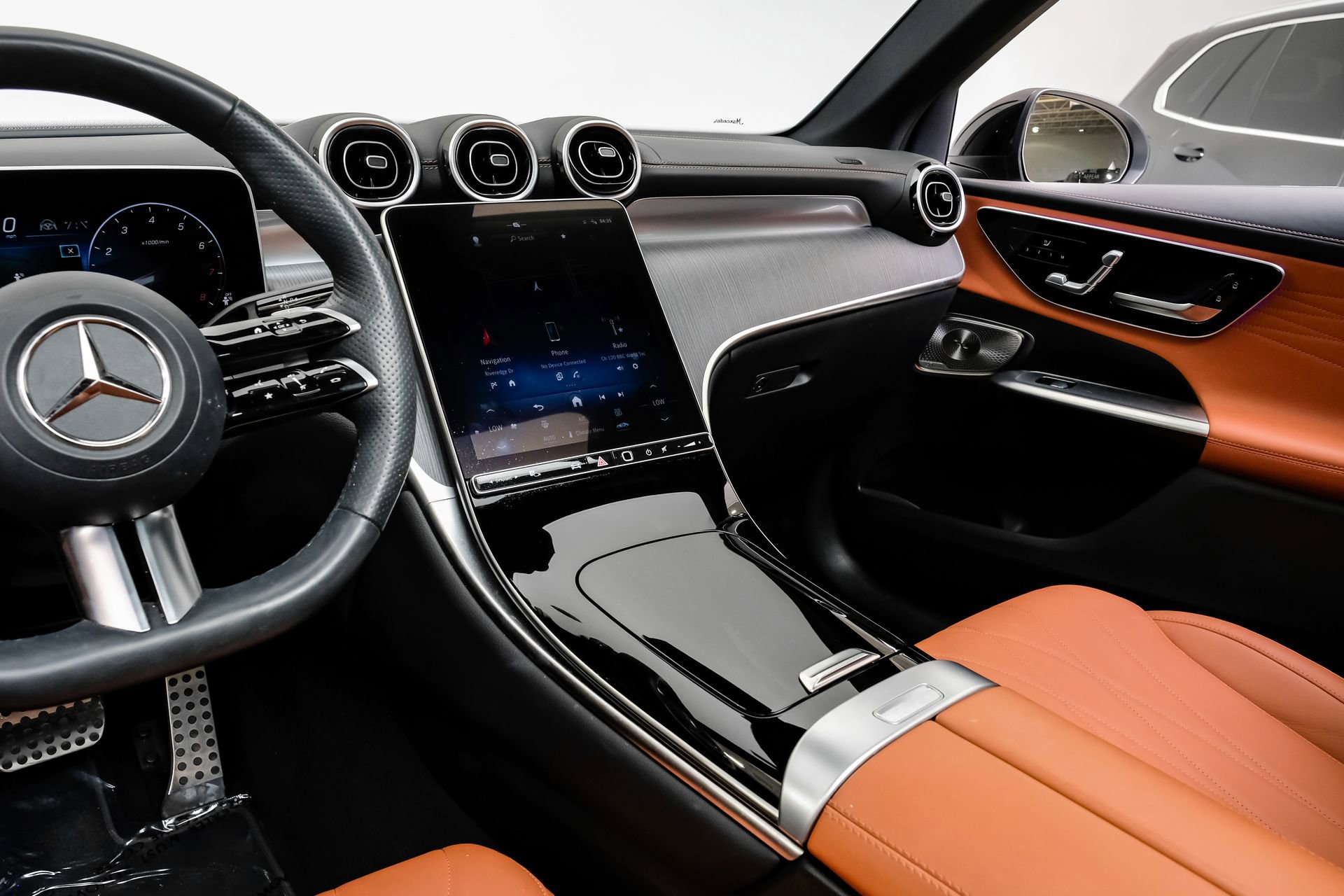 Used 2024 Mercedes-Benz GLC 300 4MATIC image 28