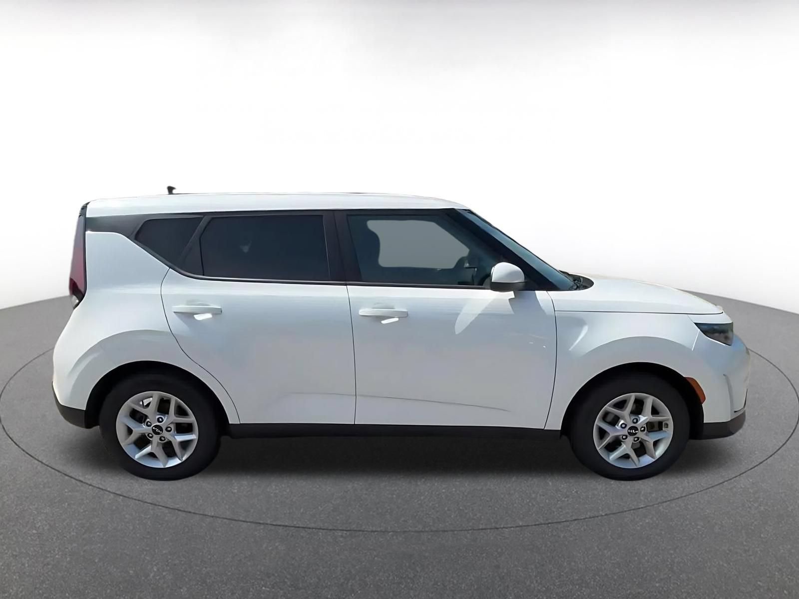 Used 2025 Kia Soul LX w/ LX Technology Package FWD image 15