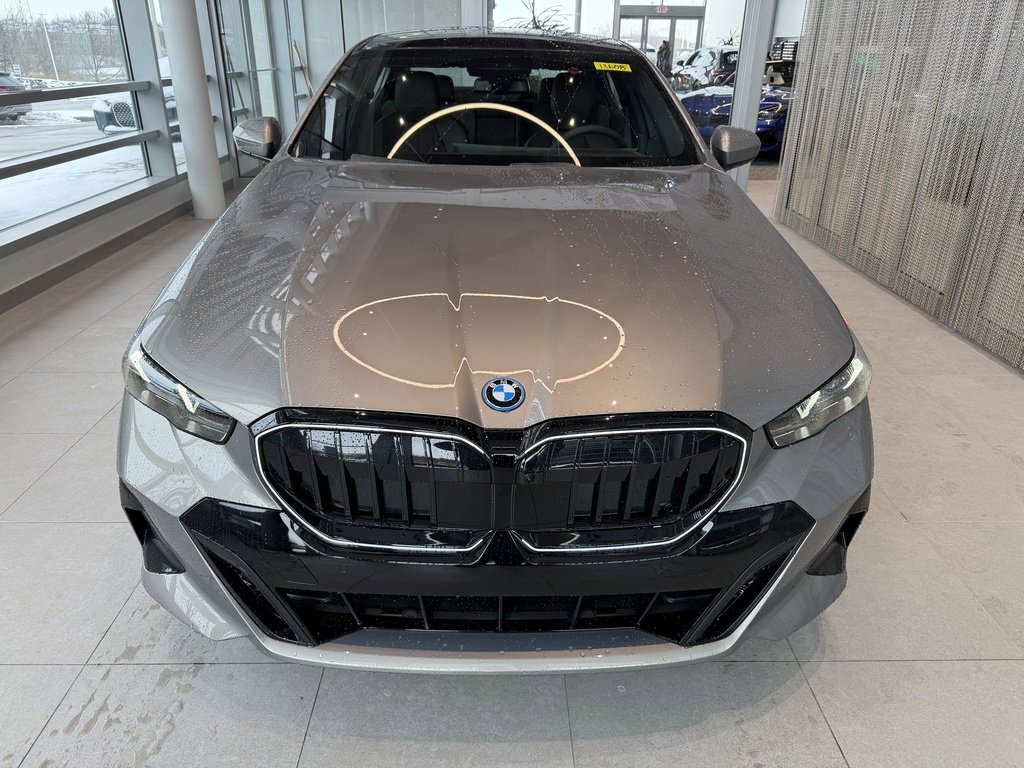 New 2026 BMW 550e xDrive image 2