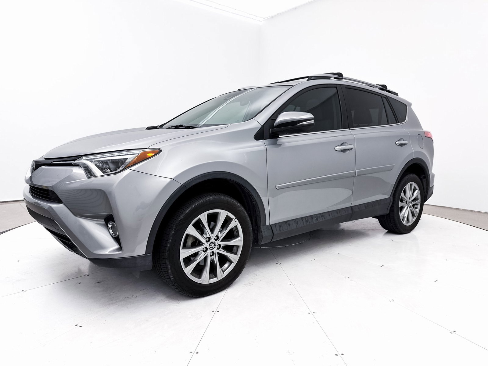 Used 2018 Toyota RAV4 Limited image 13