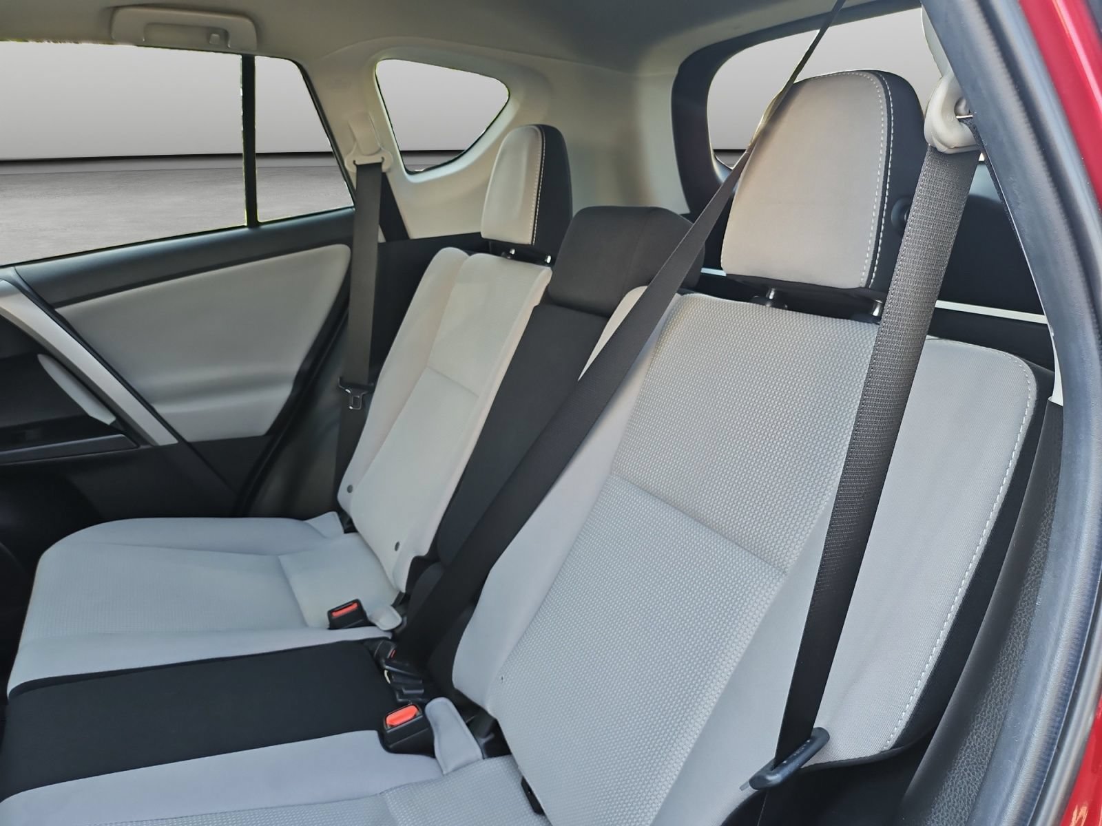 Used 2018 Toyota RAV4 XLE AWD/4WD image 41