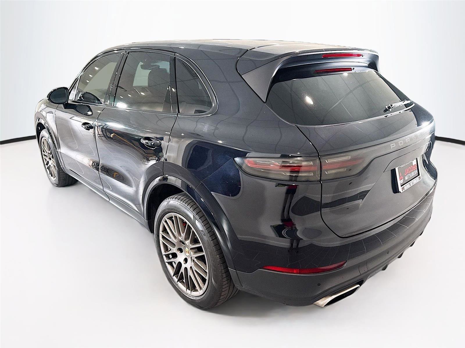 Used 2022 Porsche Cayenne image 3