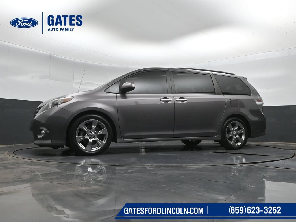 Used 2014 Toyota Sienna SE FWD image 40