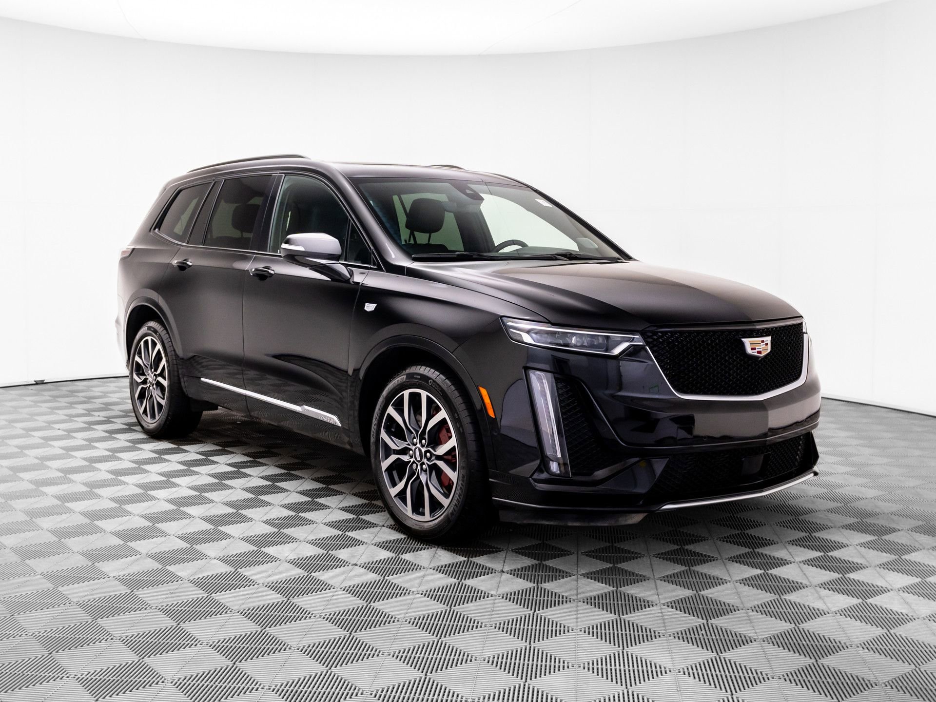 Certified 2025 Cadillac XT6 Sport w/ Platinum Package AWD/4WD image 7
