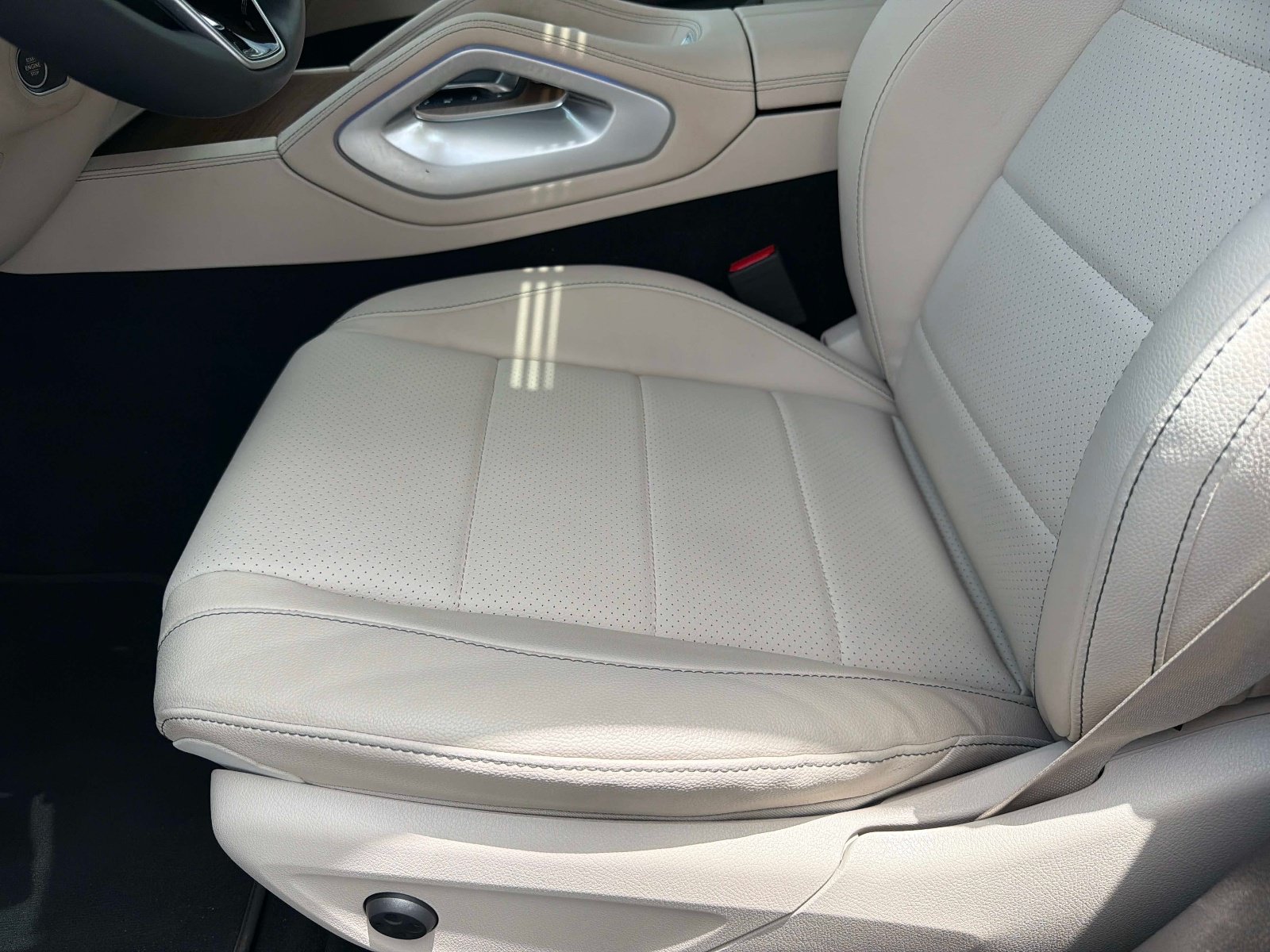 Used 2024 Mercedes-Benz GLE 350 4MATIC w/ Winter Package image 38