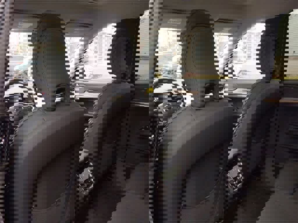 New 2025 Volvo EX90 Plus image 16