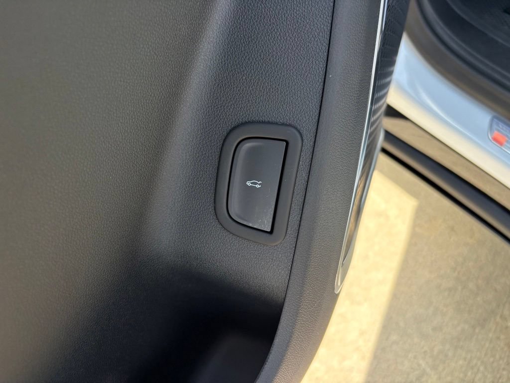 New 2027 Chevrolet Traverse RS w/ LPO, Floor Liner Package AWD/4WD image 15