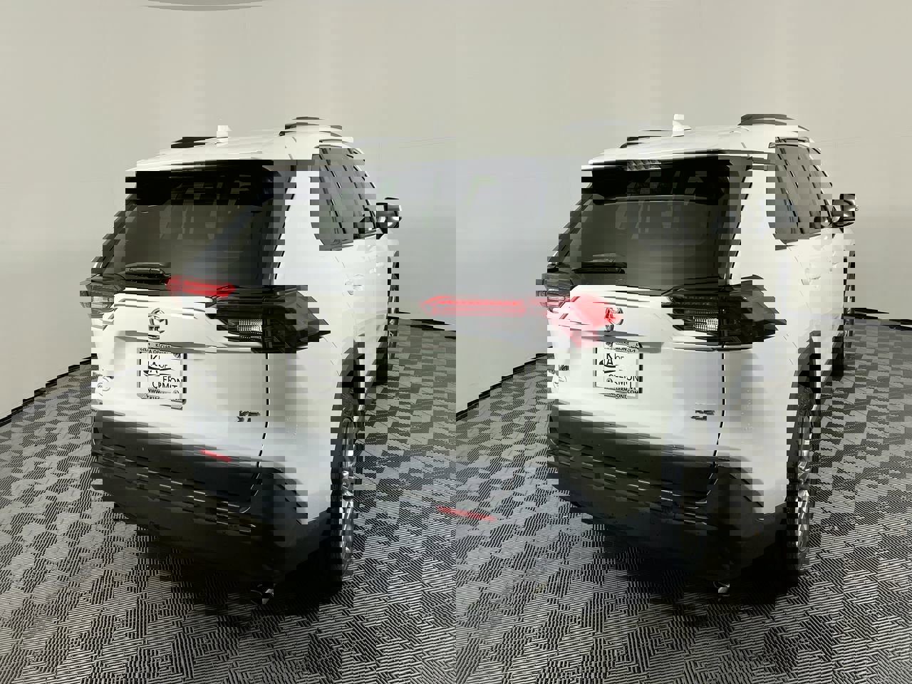 Used 2019 Toyota RAV4 XLE Premium image 3