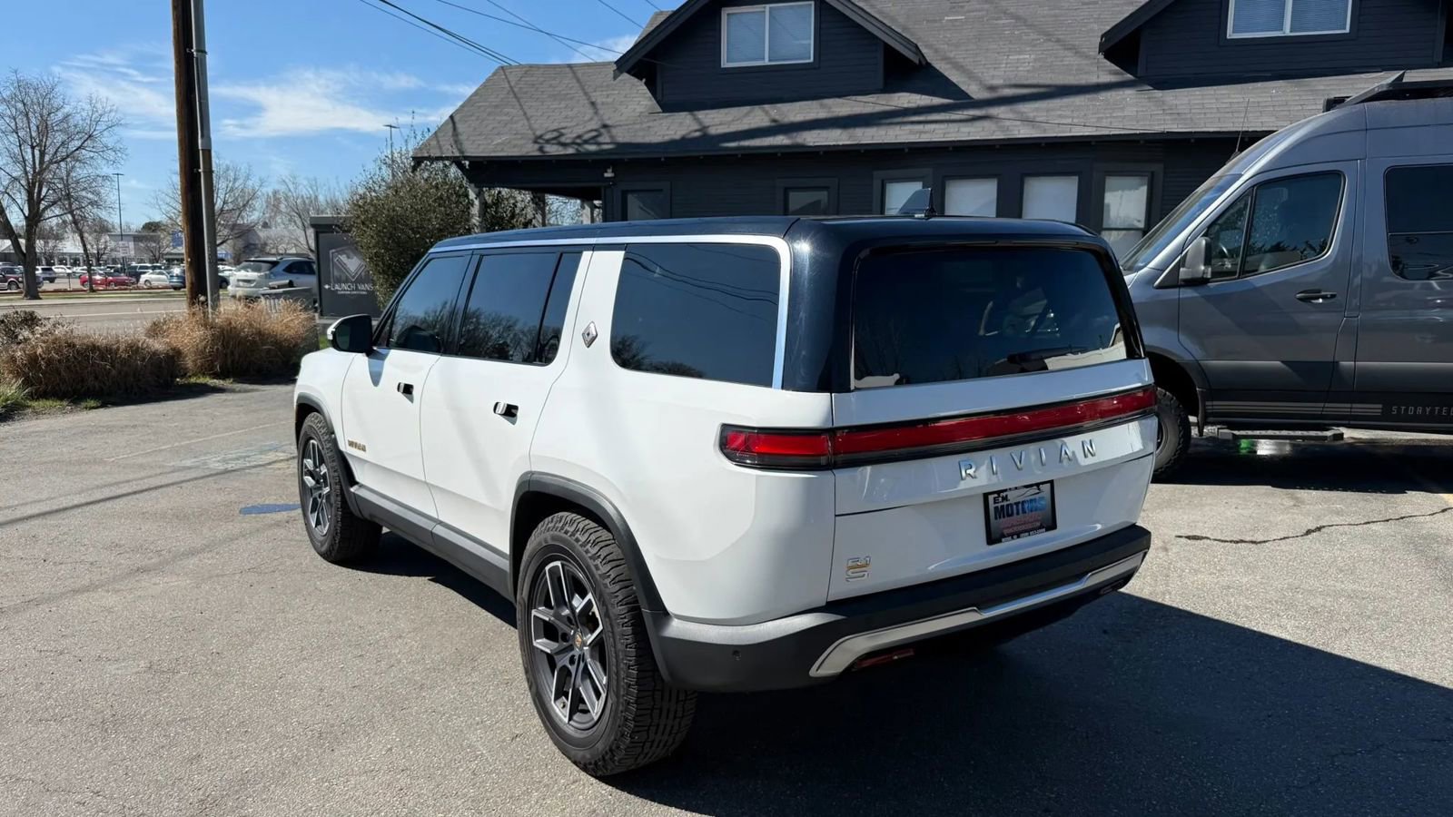 Used 2023 Rivian R1S Launch Edition AWD/4WD image 1