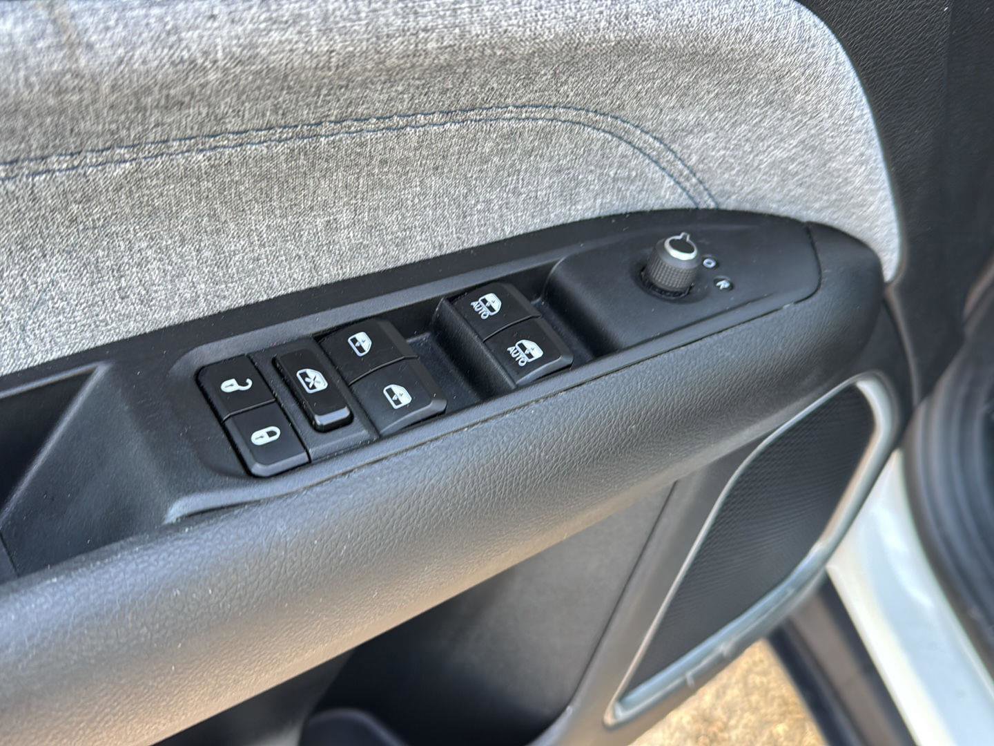 Used 2023 Jeep Compass Sport image 26