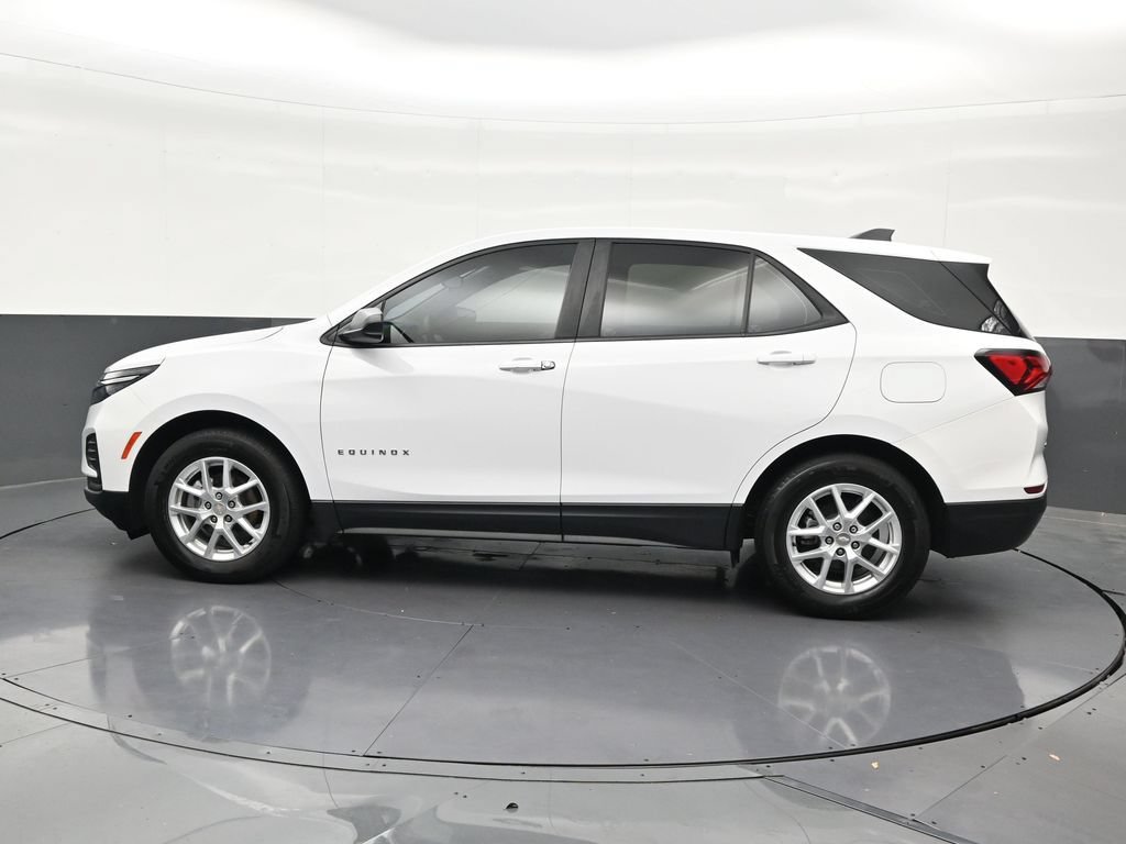 Used 2023 Chevrolet Equinox LS FWD image 2