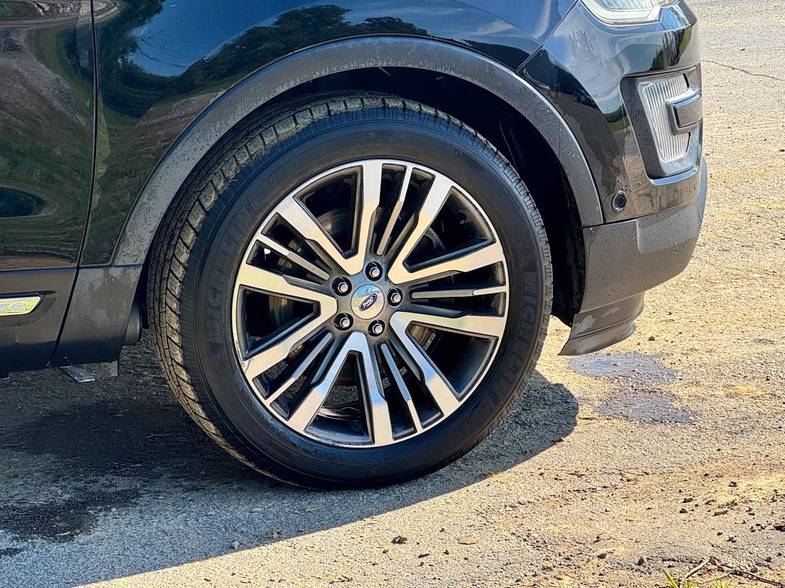 Used 2017 Ford Explorer Platinum AWD/4WD image 5