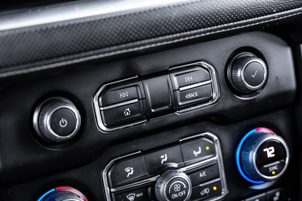 Used 2022 Chevrolet Suburban Premier image 23