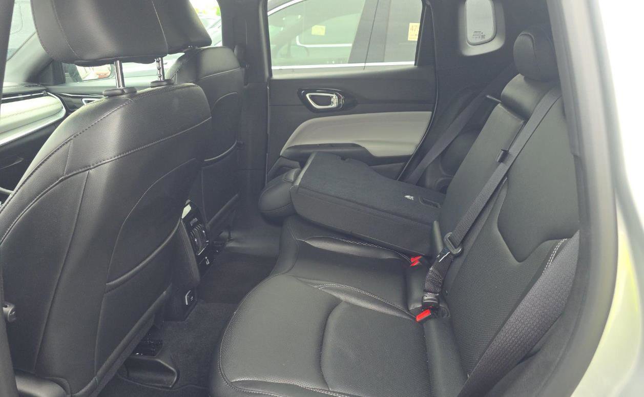 Used 2025 Jeep Compass Limited w/ Elite Group AWD/4WD image 9