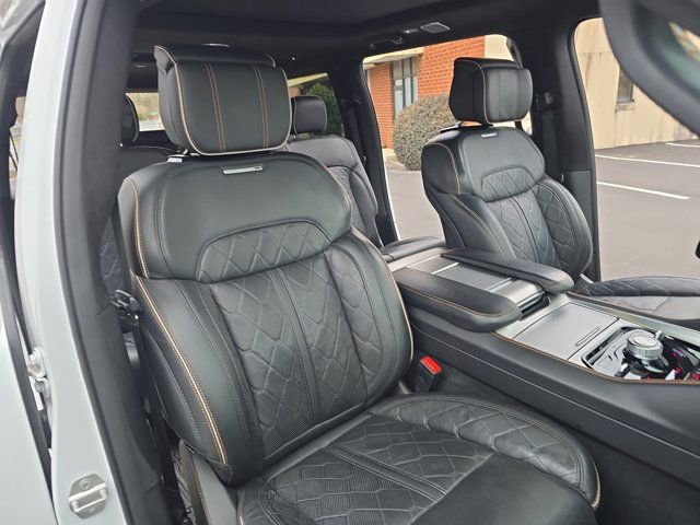 Used 2023 Jeep Grand Wagoneer L Series III image 10