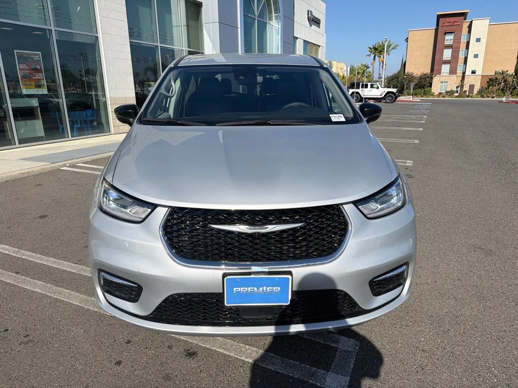 Used 2024 Chrysler Pacifica Touring-L FWD image 8