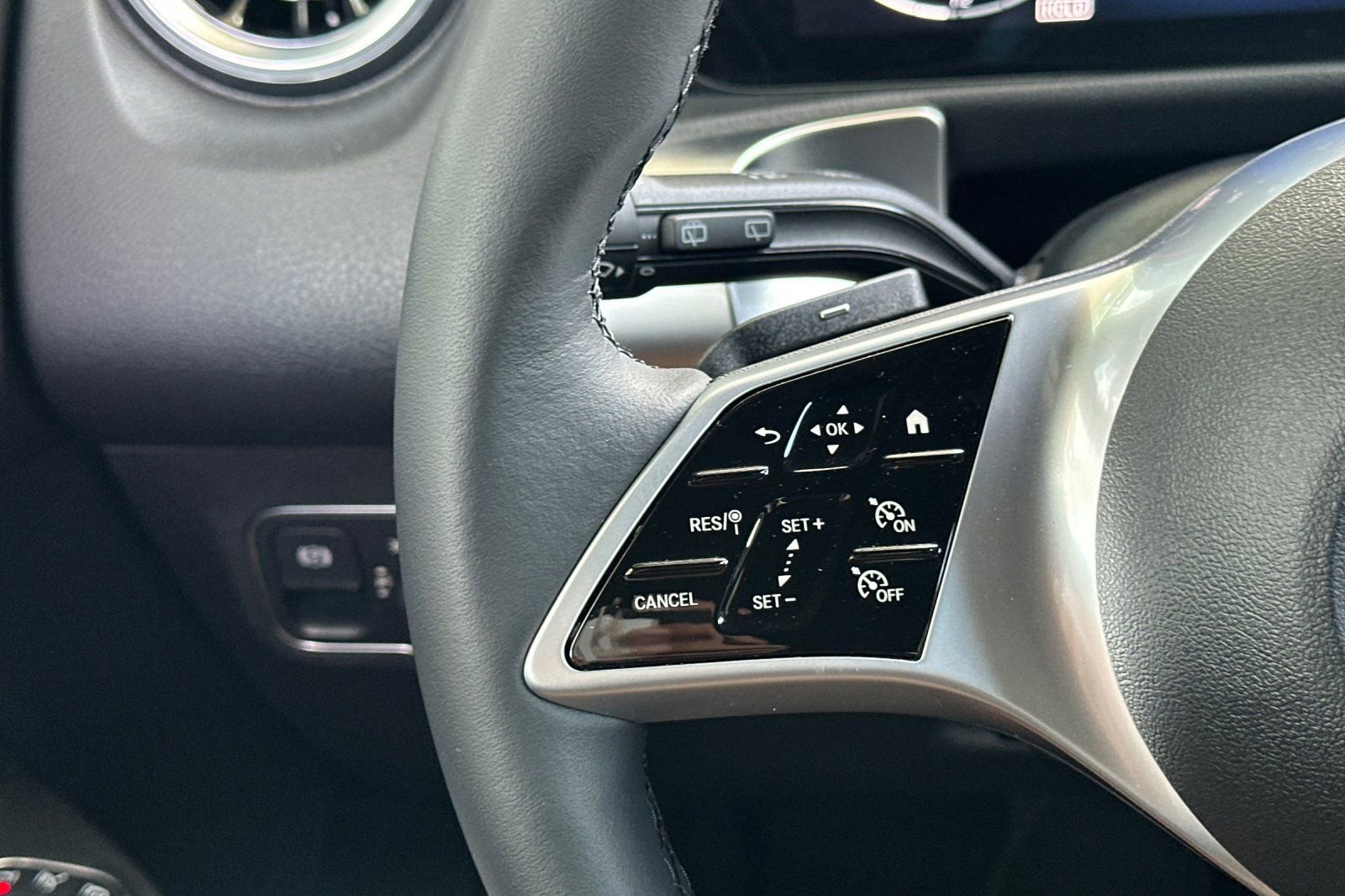 New 2025 Mercedes-Benz GLB 250 image 24