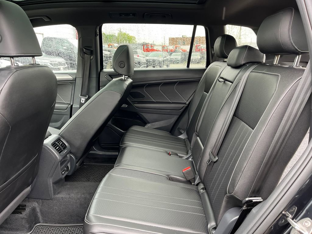 Used 2024 Volkswagen Tiguan SE R-Line AWD/4WD image 22