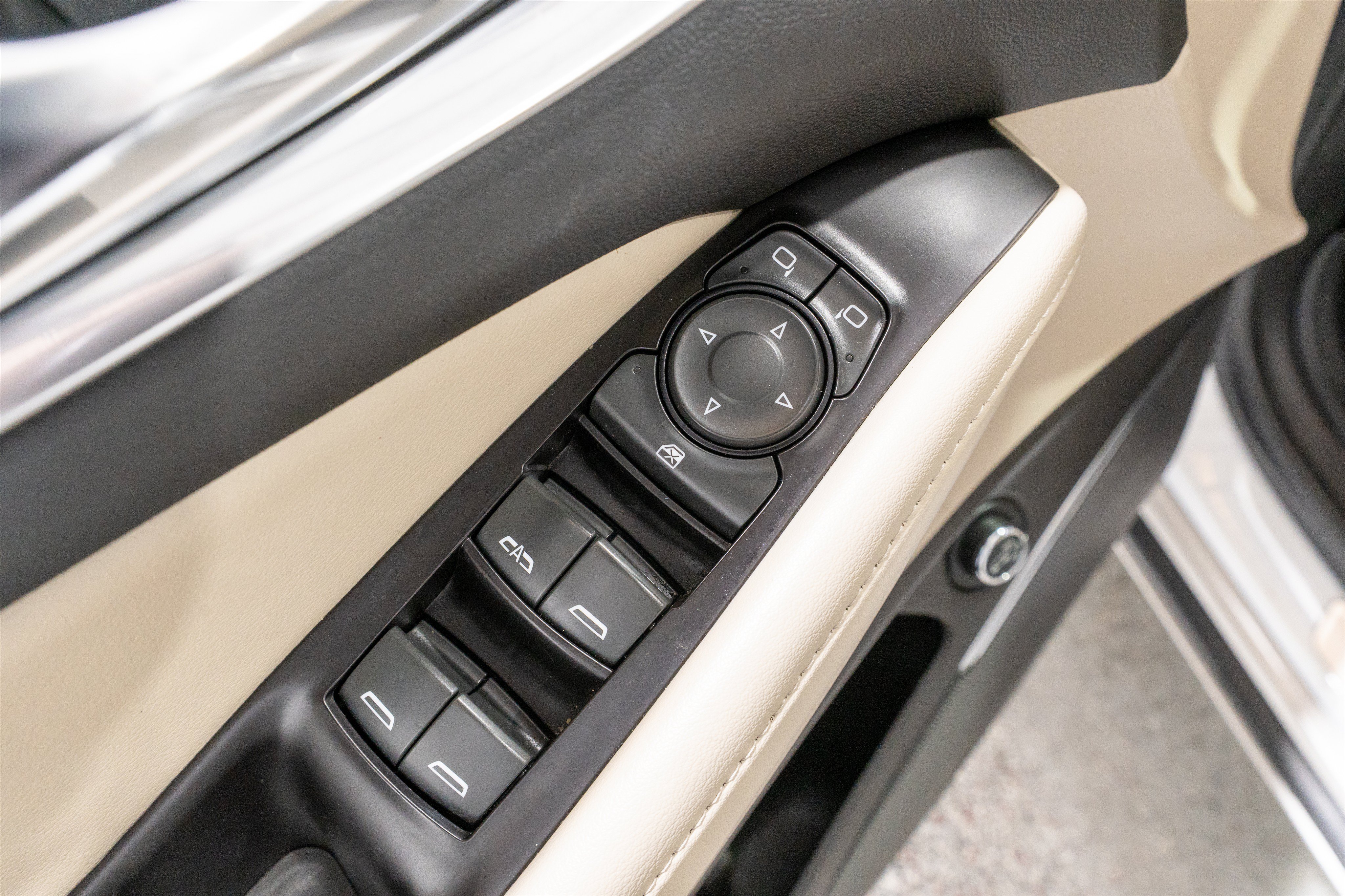 Used 2020 Buick Enclave Essence AWD/4WD image 13