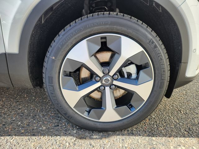 New 2026 Volvo XC40 B5 Plus w/ Protection Package Premier AWD/4WD image 19