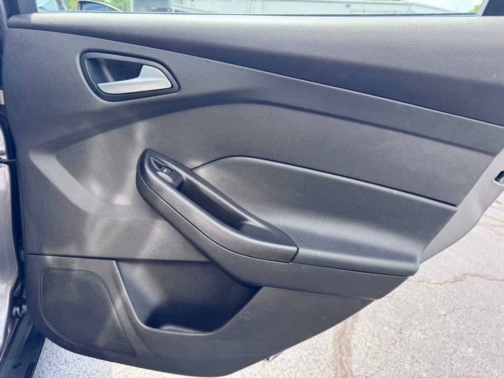 Used 2014 Ford Focus SE FWD image 20