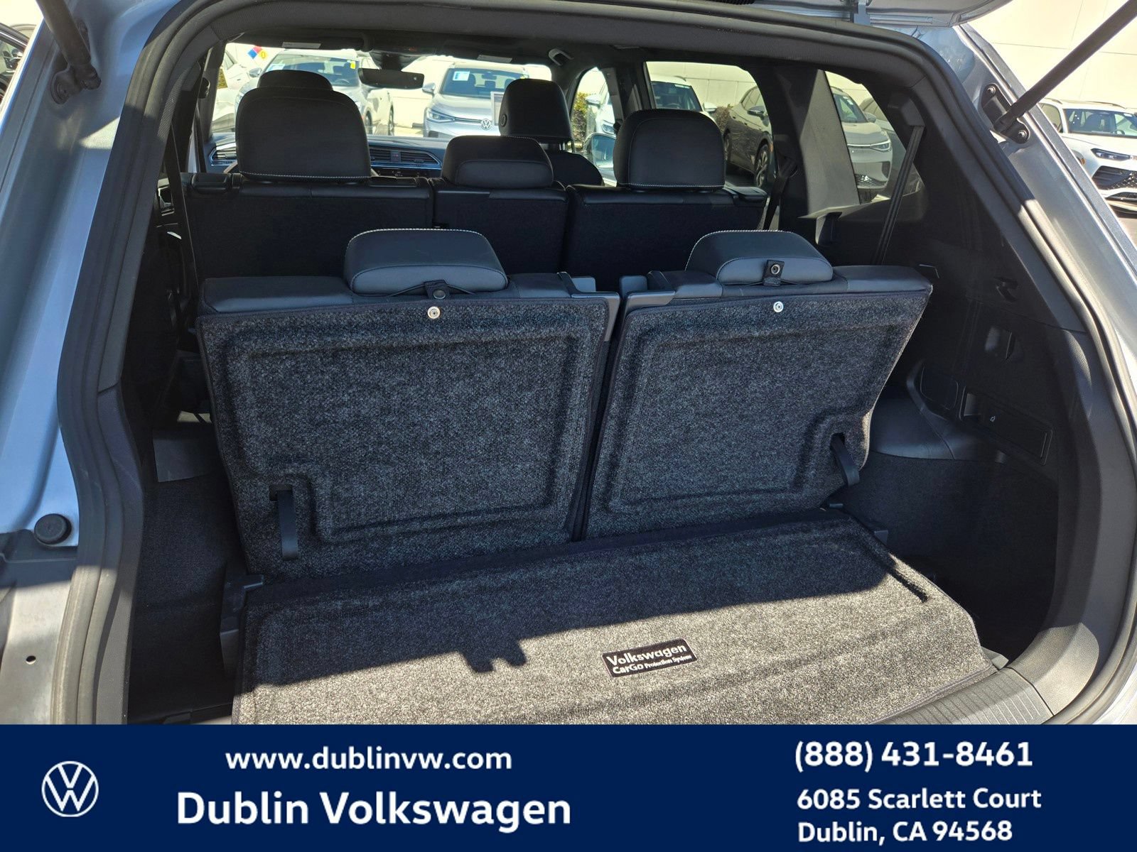 Certified 2023 Volkswagen Tiguan SE R-Line FWD image 24