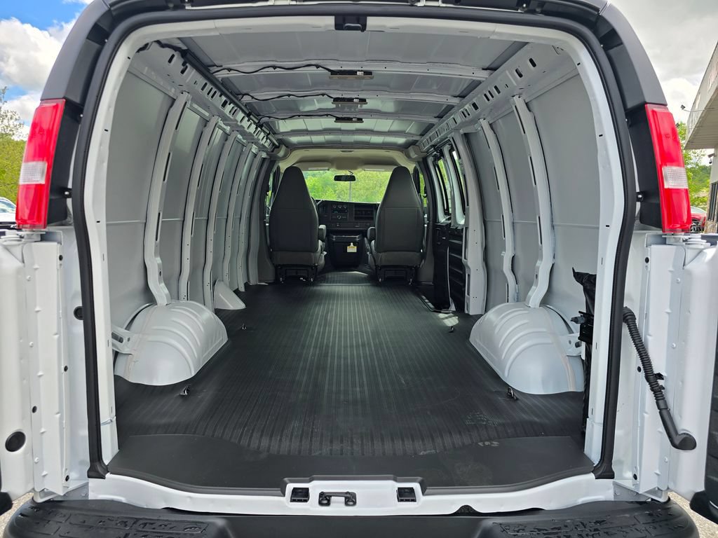 New 2026 Chevrolet Express 2500 w/ Communications Package RWD image 14