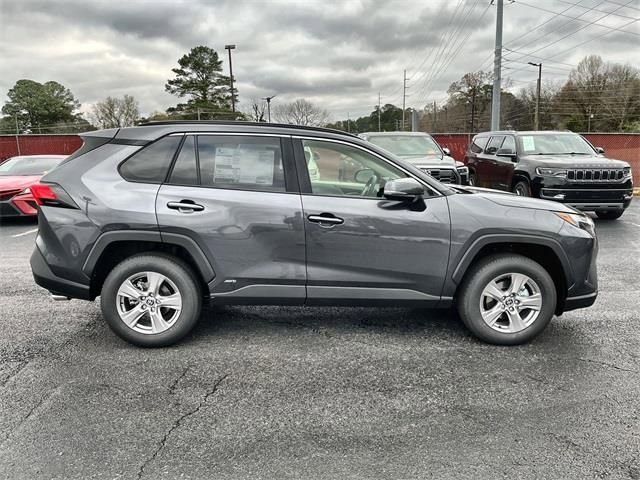Used 2025 Toyota RAV4 XLE AWD/4WD image 18