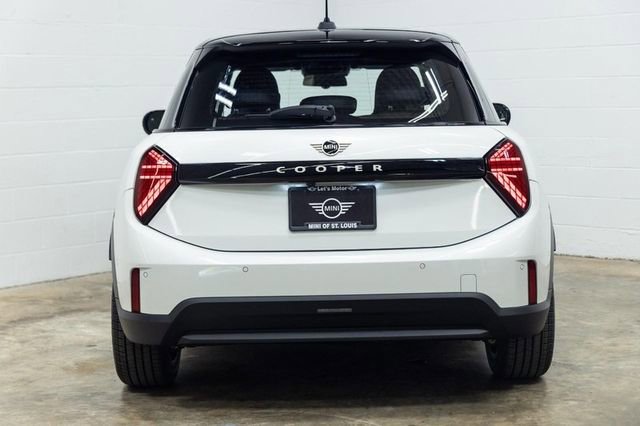 Used 2025 MINI Cooper 4-Door Hardtop image 10