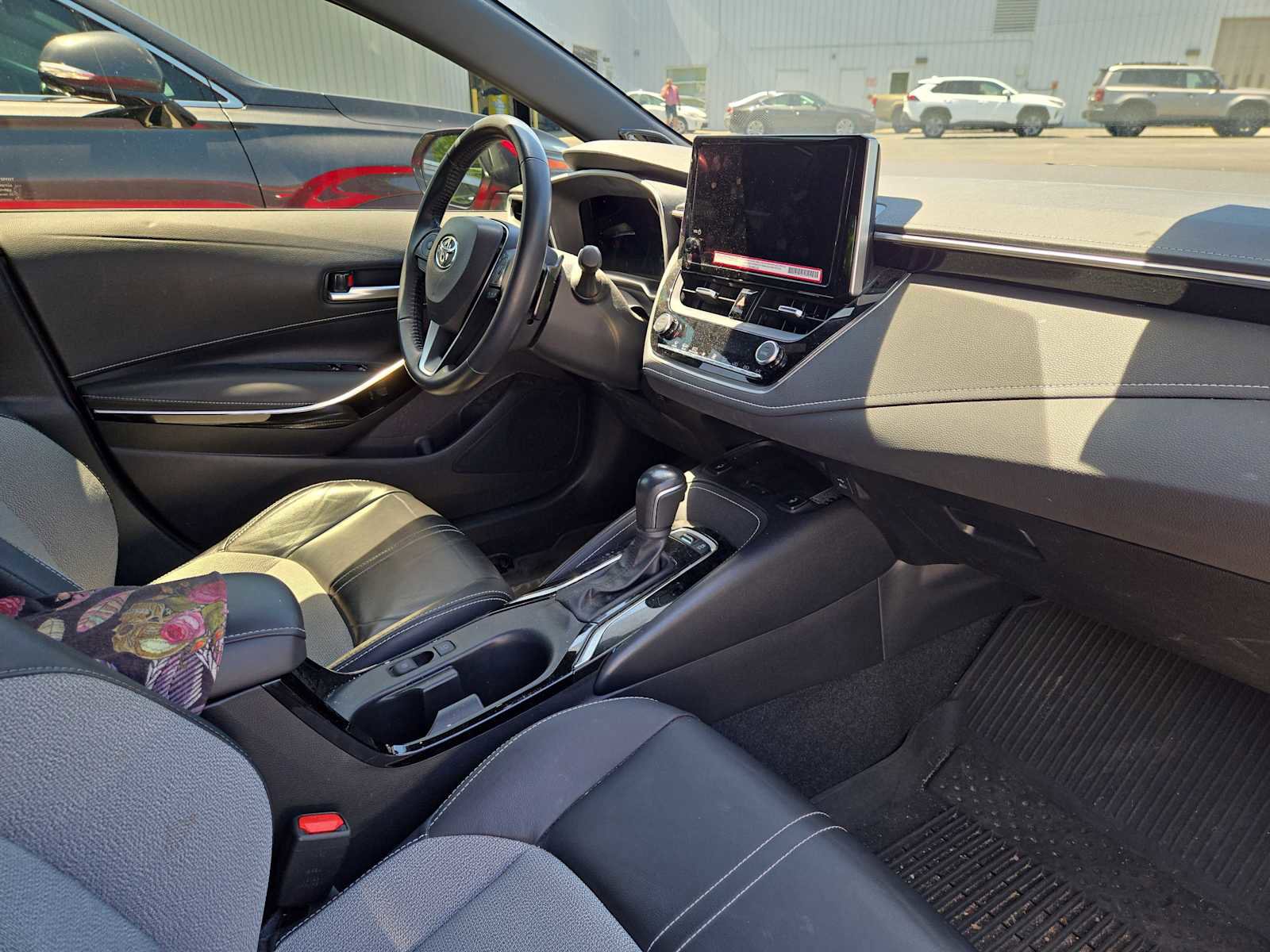 Used 2023 Toyota Corolla XSE FWD image 4