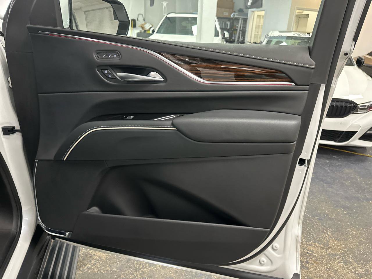 Used 2023 Cadillac Escalade Premium Luxury w/ Performance Package image 31