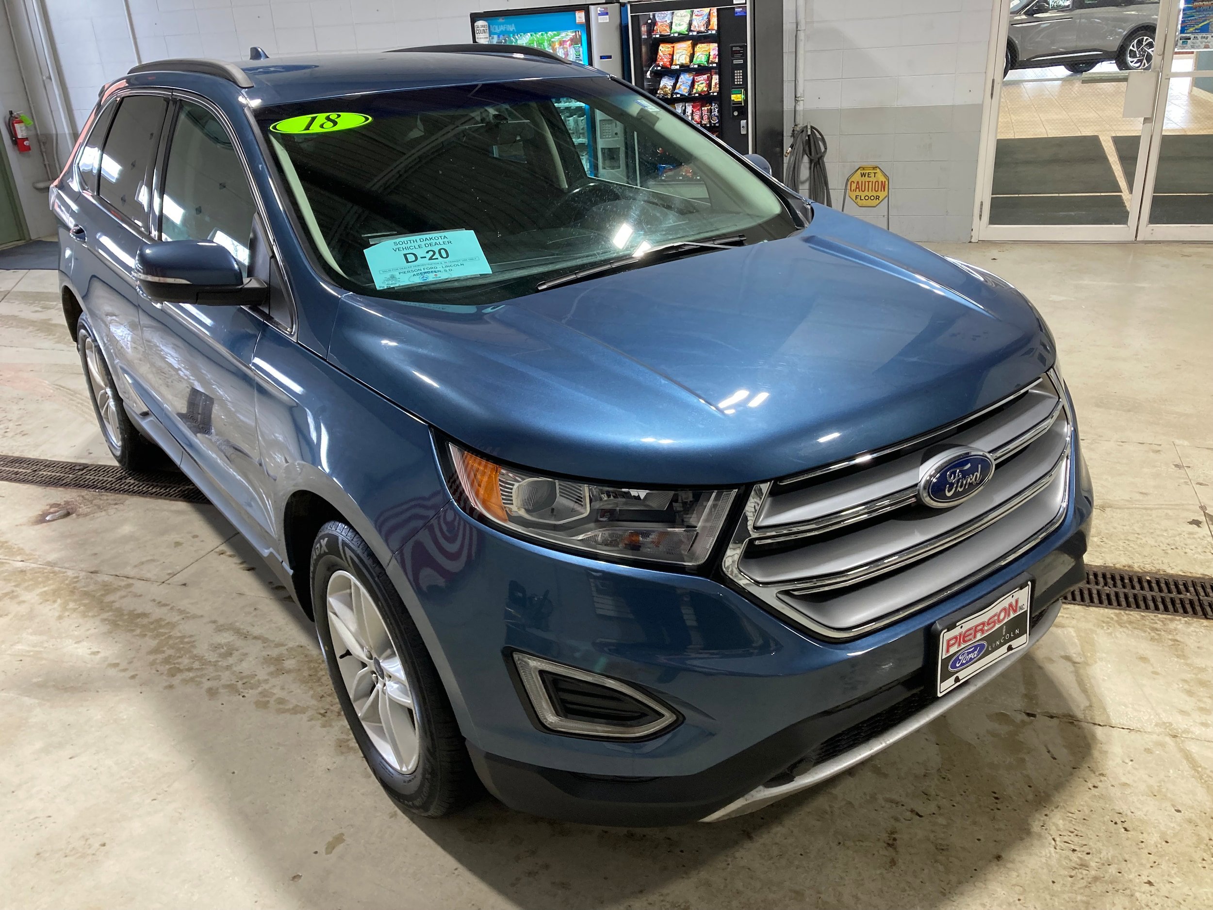Used 2018 Ford Edge SEL w/ Class II Trailer Tow Package AWD/4WD image 3