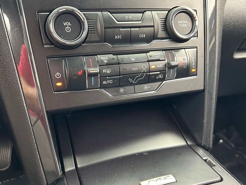 Used 2018 Ford Explorer XLT w/ Equipment Group 202A FWD image 24