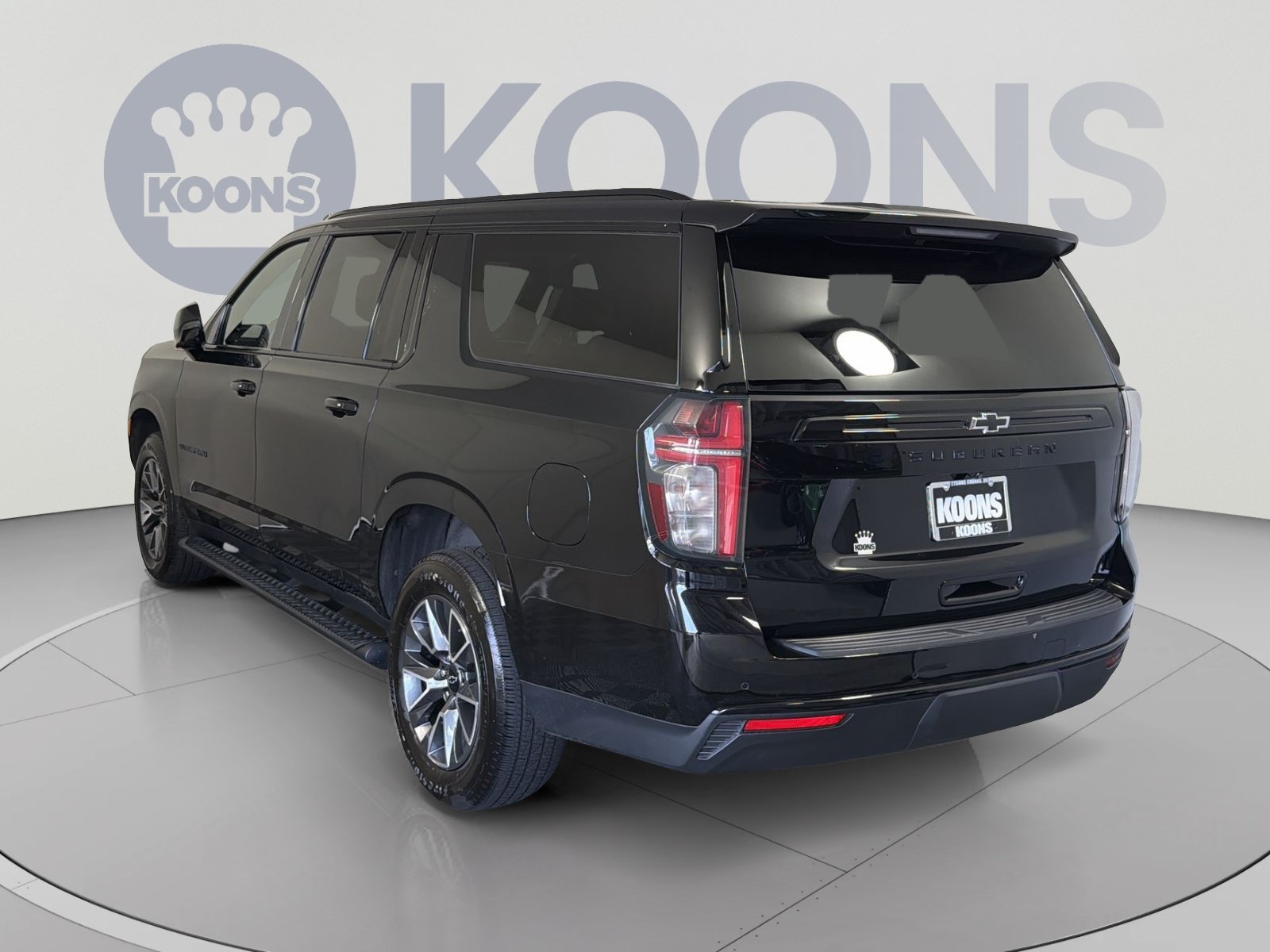 Used 2024 Chevrolet Suburban Z71 w/ Luxury Package AWD/4WD image 4
