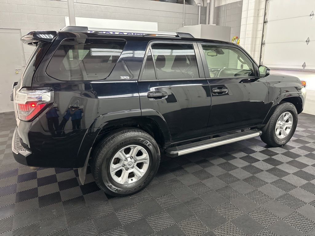 Used 2022 Toyota 4Runner SR5 Premium w/ Moonroof Package AWD/4WD image 10
