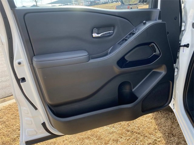 Used 2023 Nissan Frontier SV w/ Midnight Edition Package image 19