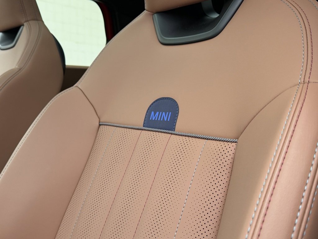 Used 2025 MINI Cooper Countryman SE w/ Comfort Package Max image 26