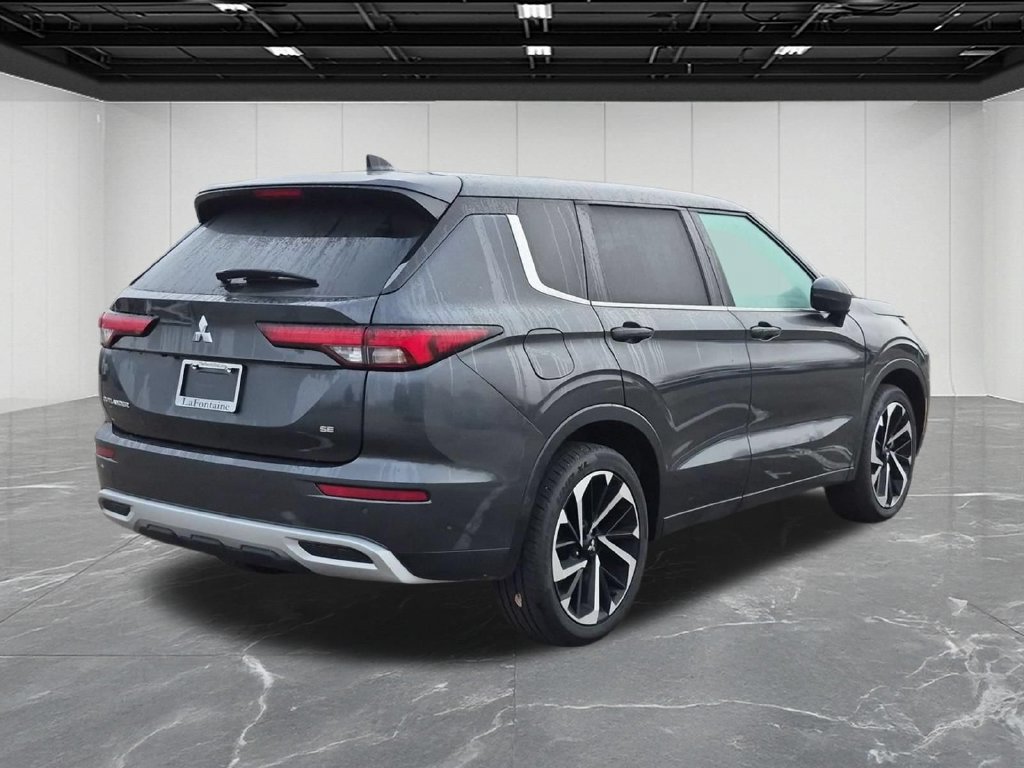 Used 2024 Mitsubishi Outlander SE FWD image 5