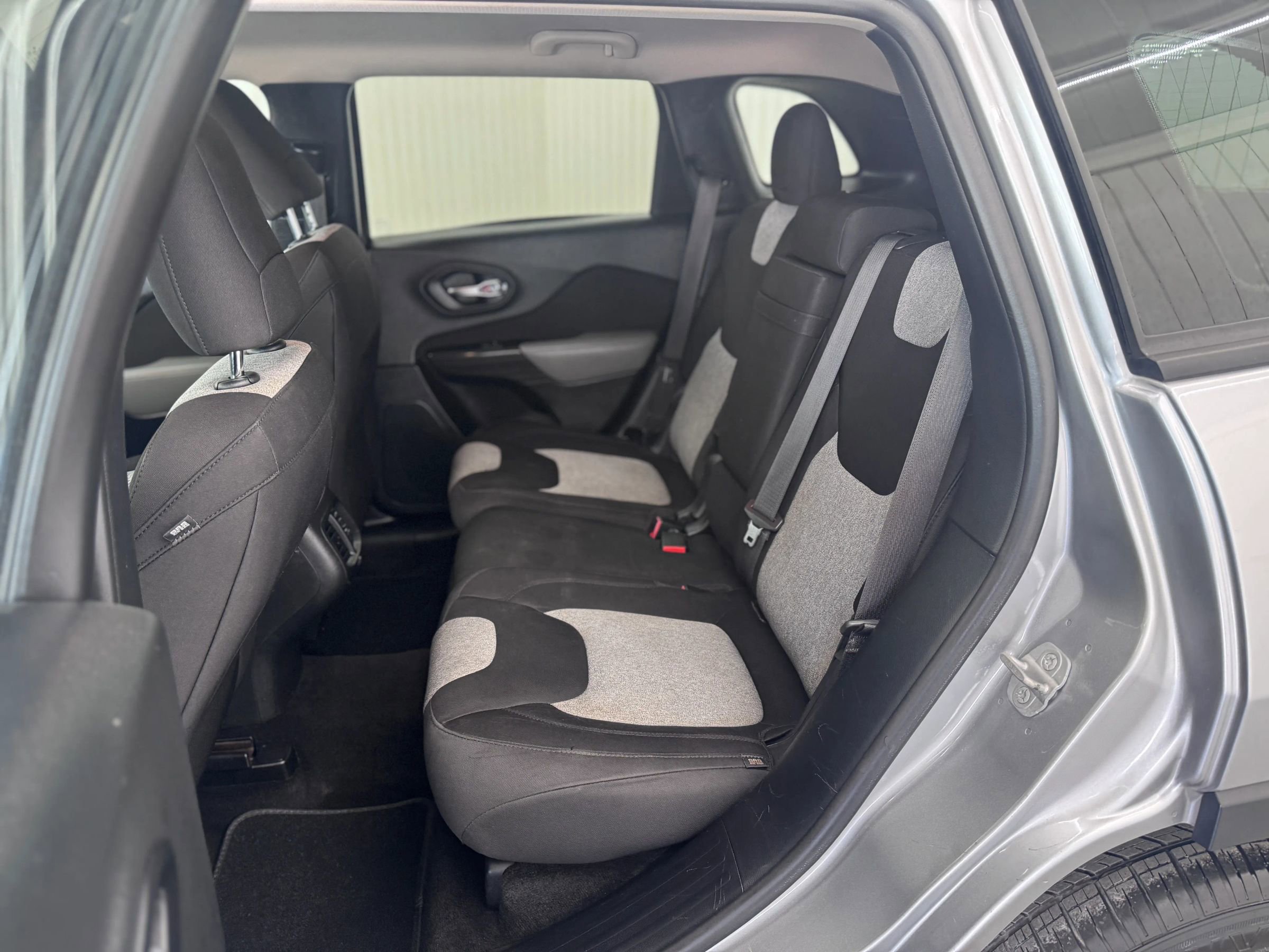 Used 2014 Jeep Cherokee Sport image 12