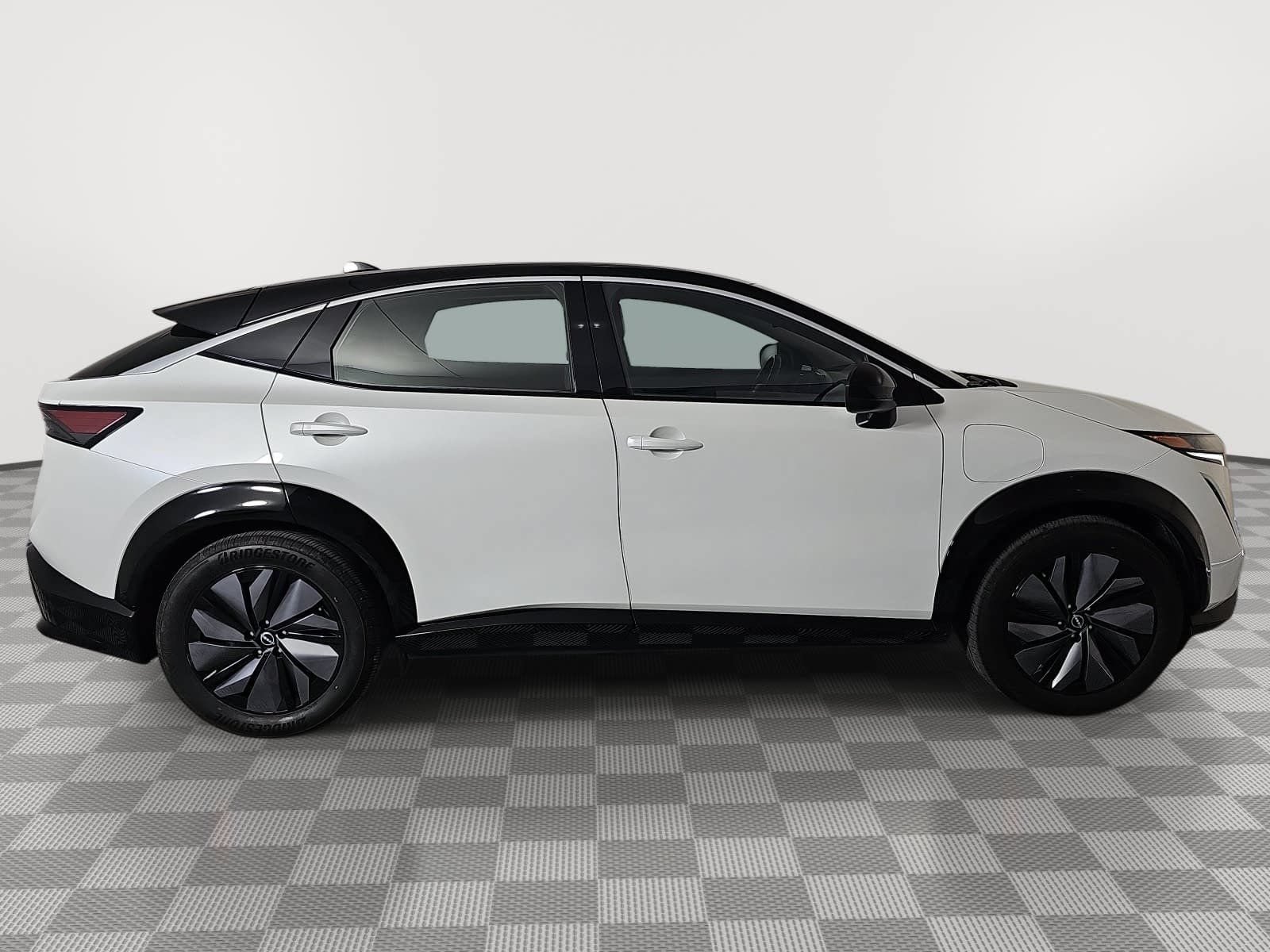 Used 2024 Nissan Ariya FWD image 9