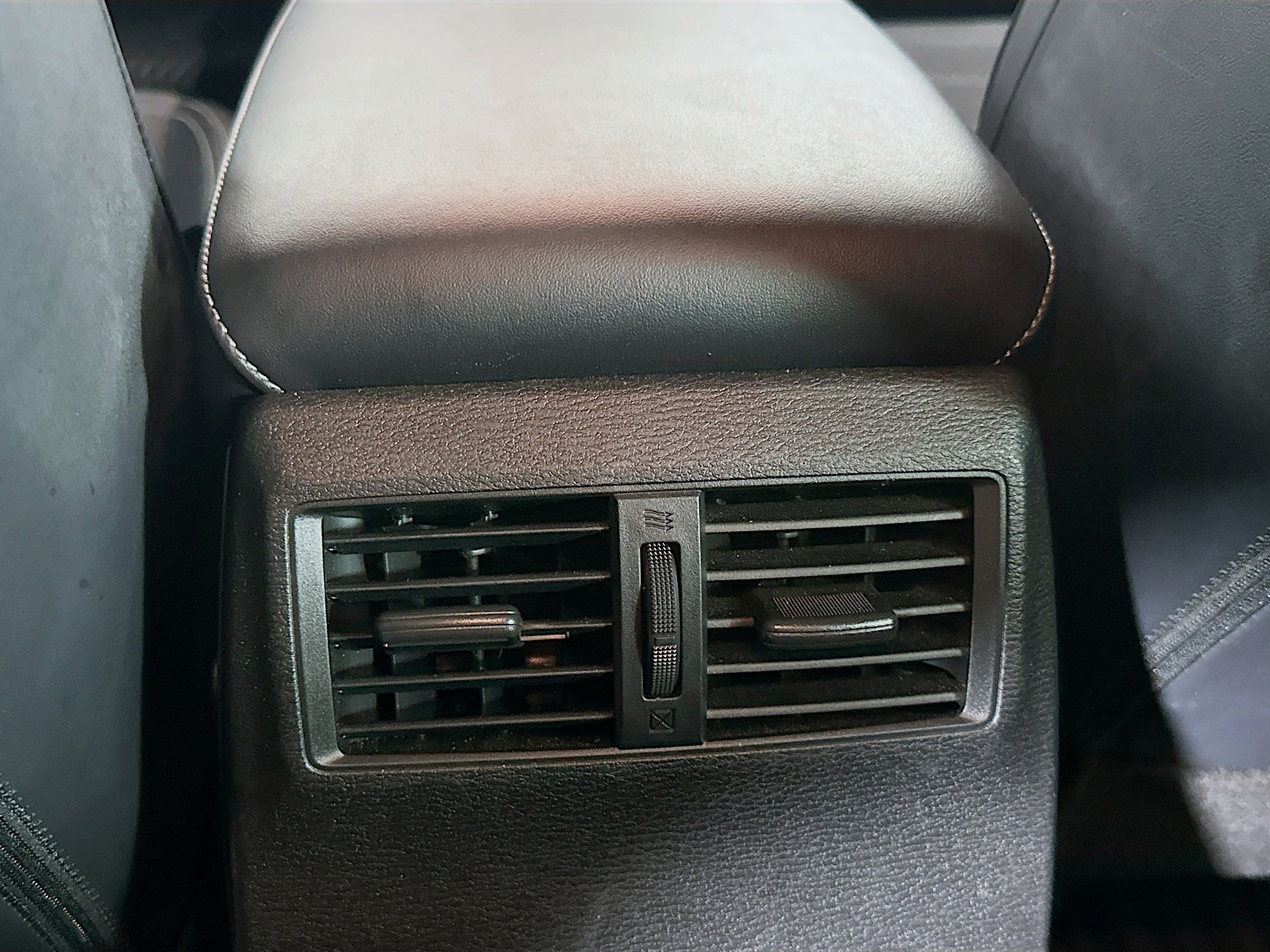 Used 2024 Mitsubishi Outlander SE FWD image 27