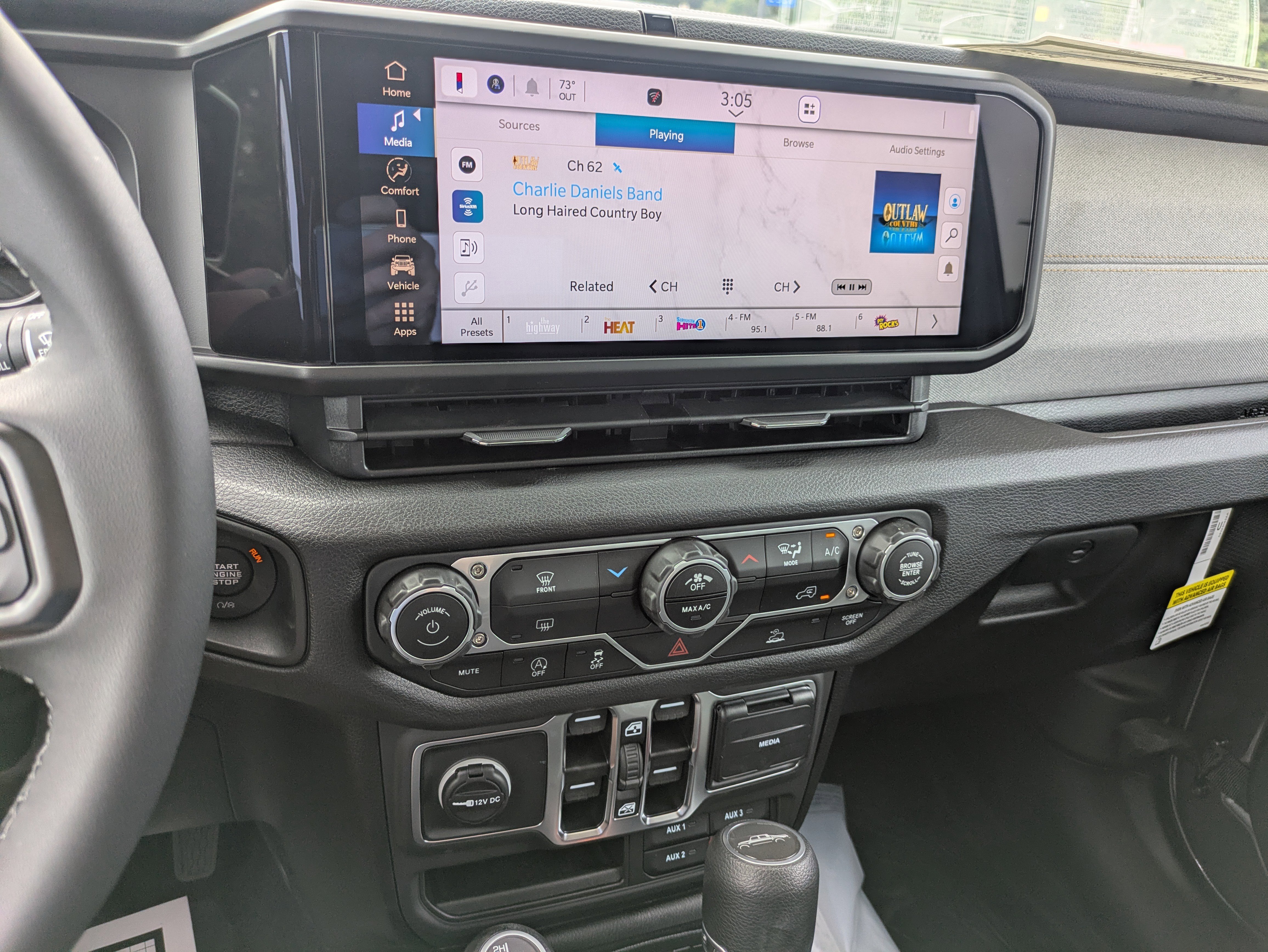 New 2025 Jeep Gladiator Sport image 13