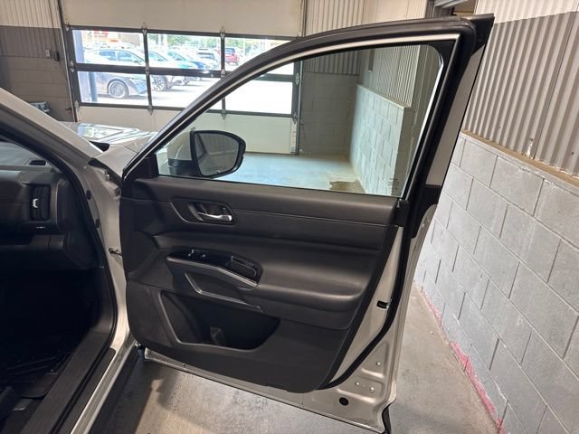 Certified 2024 Nissan Pathfinder SL w/ SL Premium Package AWD/4WD image 19