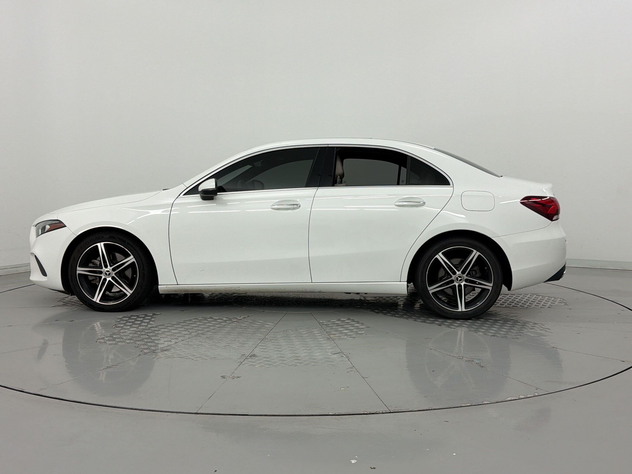 Used 2022 Mercedes-Benz A 220 image 2